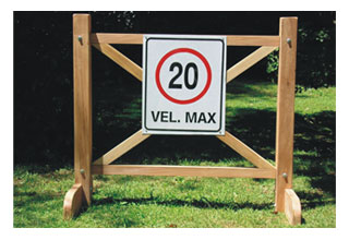 Linea Jardin - Valla de velocidad maxima con cruz