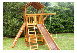 Juegos Infantiles en Madera - Torre americana con techo y con hamacas