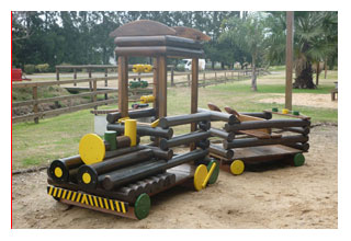 Juegos Infantiles en Madera - Tren con tres vagones en madera